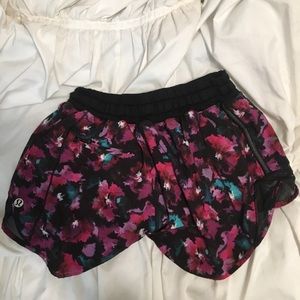 Lululemon hottie hot shorts!